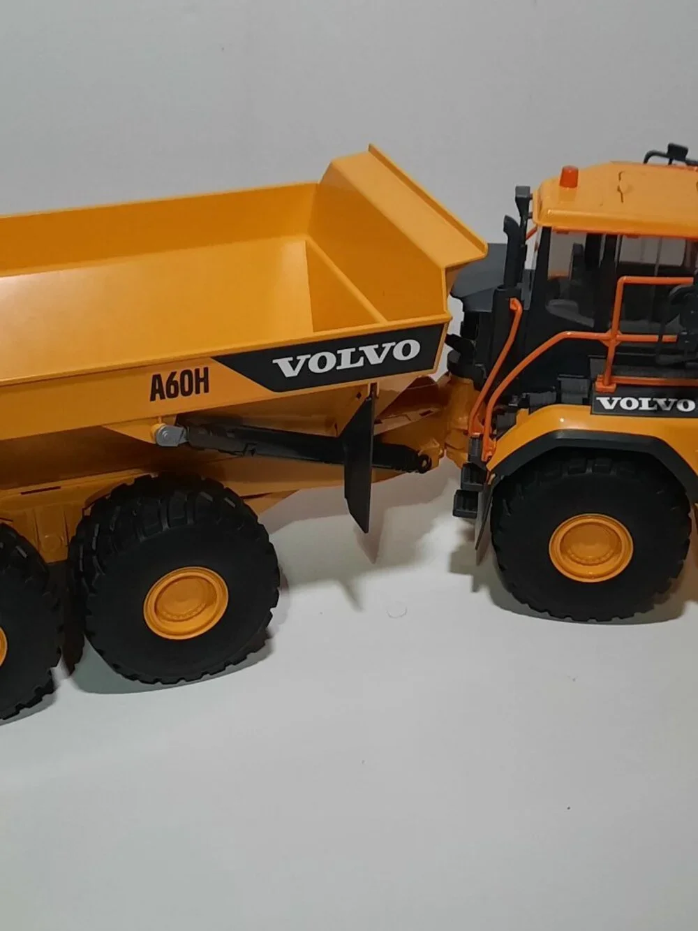 Bruder Volvo A60H Articulated Hauler Dump Truck 1:16 #02455 Germany